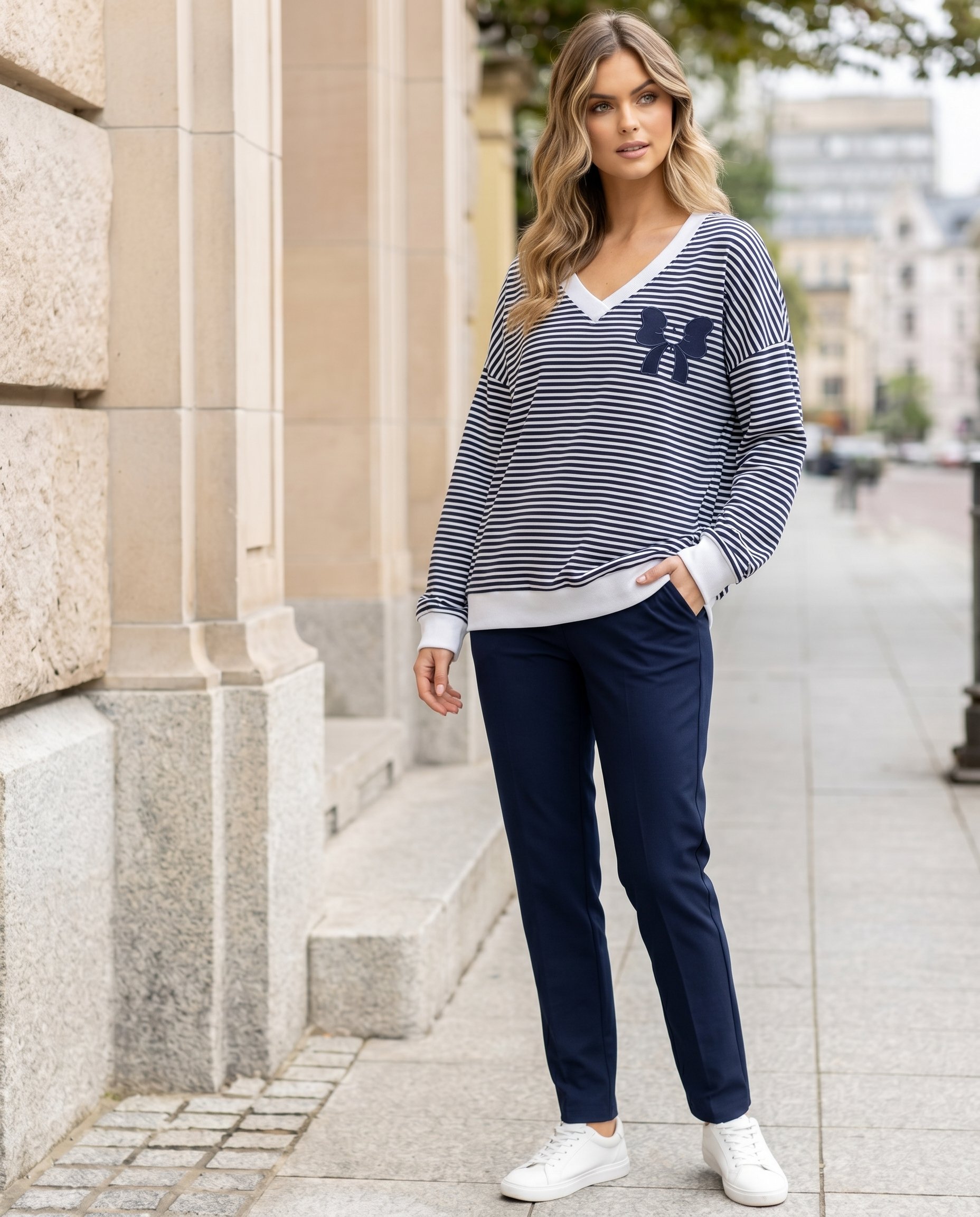 Bluza w paski z kokardą KEN-40429 - 1